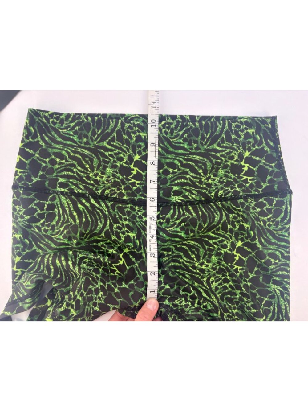 Peachy Athletic NWT Halcyon Bike Crossfit Gym Shorts Green Animal Print Medium - Picture 8 of 10